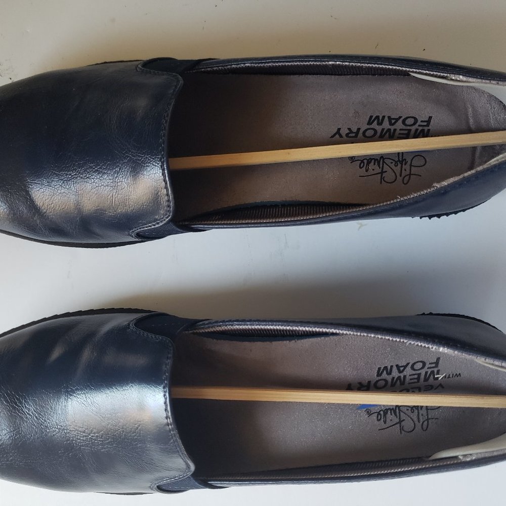 Life Stride Velocity with Memory Foam Women's 9M  Navy shoes